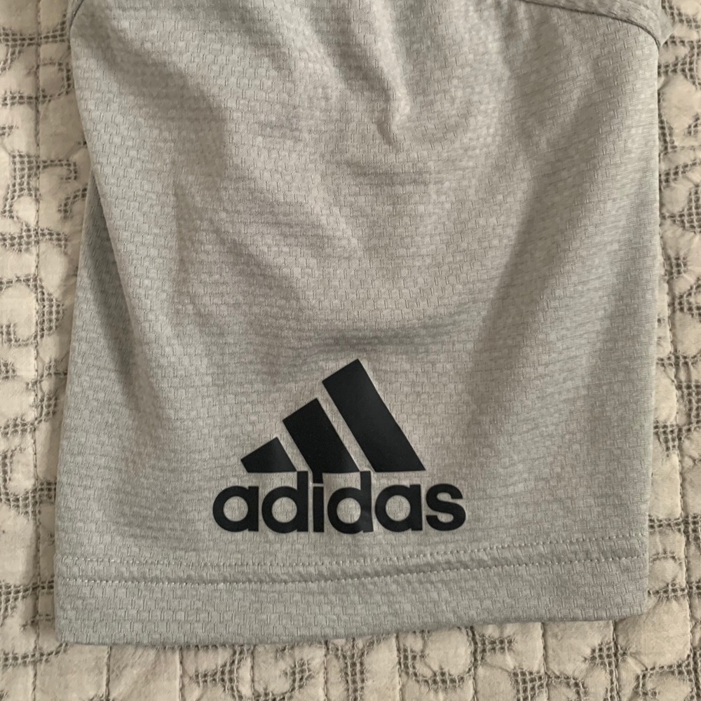 Adidas Men’s Climalite Grey Tee - Picture 3 of 3